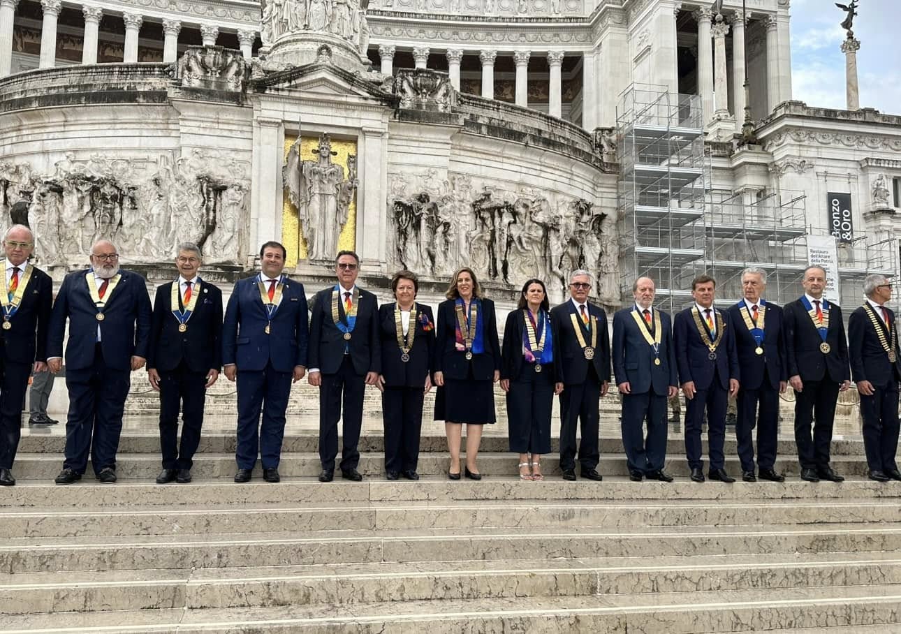 I Governatori dei Distretti italiani schierati sulla scalinata dell'Altare della Patria