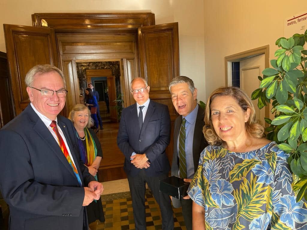 Maria Carla Ciccioriccio con il Presidente Internazionale Gordon McInally in occasione della visita al Sindaco di Roma Roberto Gualtieri